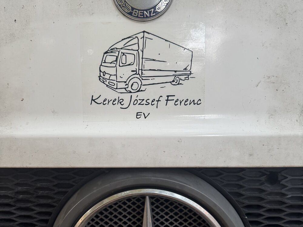 Mercedes Atego 1218 dobozos, emelőhátfalas teherautó